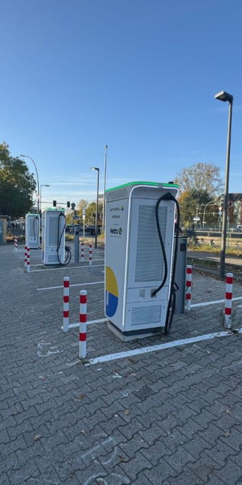 6 HPC-Ladepunkte mit Vattenfall beim Netto in Berlin