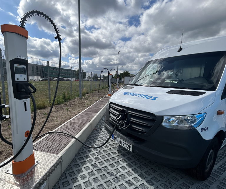 v.li. Tajo Adler (CEO der ace Group), Tim Schwenk (CEO Charge Construct), Kamal Nand Kumar (CFO ace Group), Adrian ZIerer (Advisor ace Group)